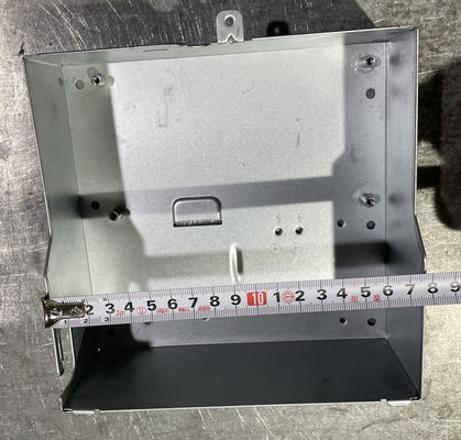 Oberflächenmontage-Blechmetall-Elektrobox mit anpassbaren Knockout-Nummern und Konfigurationen